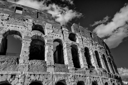 体育馆在罗马拱门