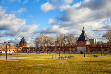 图拉克里姆林宫，在 16 世纪的建筑的一座丰碑。伊万诺沃门塔和 Ivanovskaya 塔。图拉市。俄罗斯
