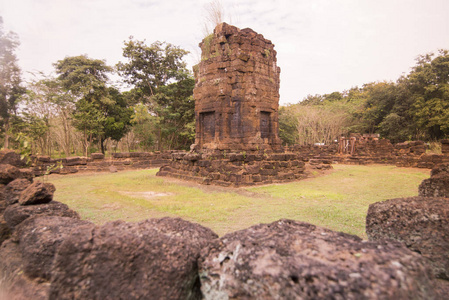 Prasat 笏角 Ngew 在位于泰国东北部的武里公羊省布里兰城以南的非苏安村。泰国, 布里兰, 2017年11月