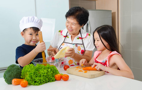 亚洲家庭的厨房生活方式