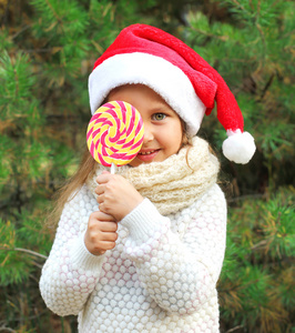圣诞节和人们的观念中圣顶红色的帽子机智的小孩