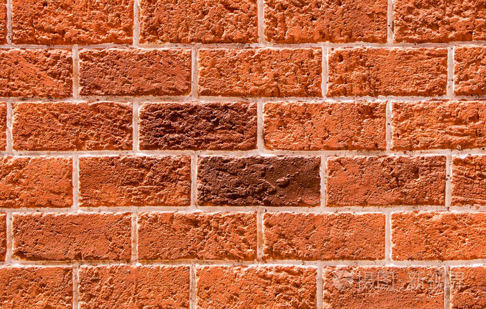 用红实心砖砌成的墙