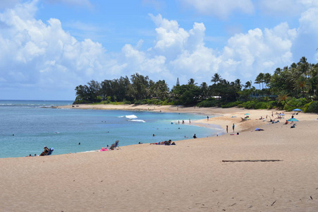 海滩上的课程开始冲浪。2017年7月11日。瓦胡岛, 夏威夷, 美国, Eeuu