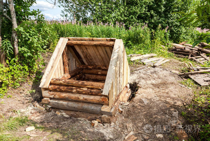 好在 summert 的俄罗斯村庄建设新木水
