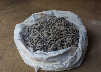 后通从水下电弧焊接工艺焊接后的渣通照片