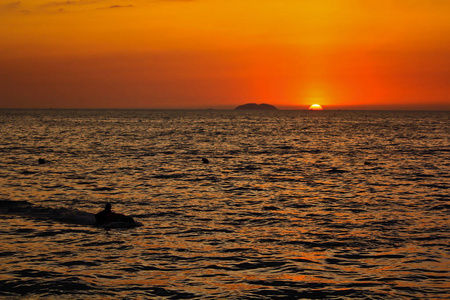 美丽的夕阳海