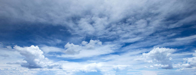 无缝hdri全景360度角视图,可用于3d图形或游戏开发,如天空穹顶或编辑