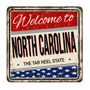 欢迎来到北卡罗莱纳州老式锈迹斑斑的金属牌子