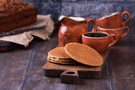 Stroopwafels 或荷兰华夫饼配焦糖