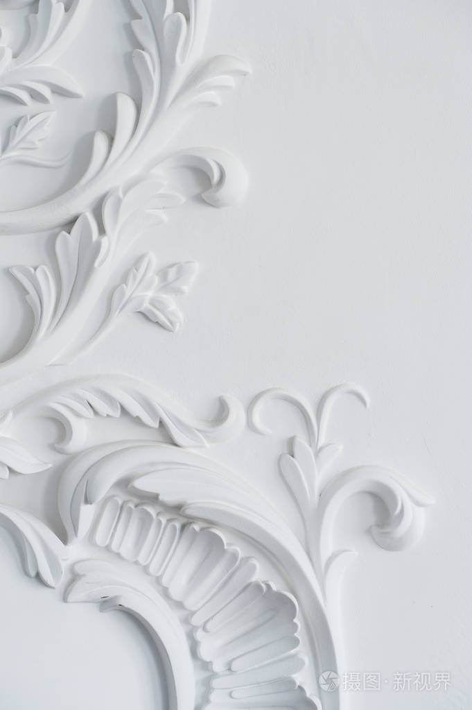 豪华的白墙设计浅浮雕与灰泥装饰线条roccoco元