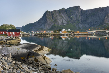 在 Hamnoy，挪威的小渔港