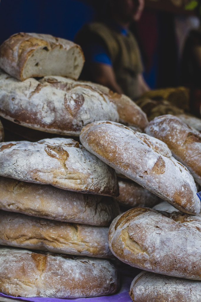 在古老的中世纪公平, 西班牙的工匠面包照片-正版商用图片0nk3tk-摄图