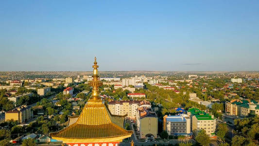 释迦牟尼佛的金色居所是卡尔梅克共和国最大的佛教寺庙, 是欧洲最大的