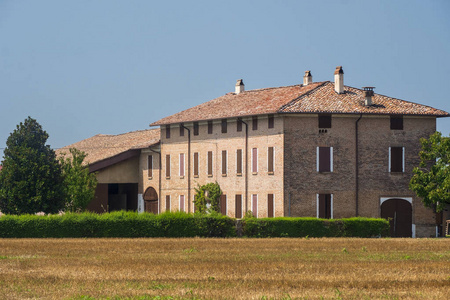 意大利 Cortemaggiore 附近的老农场