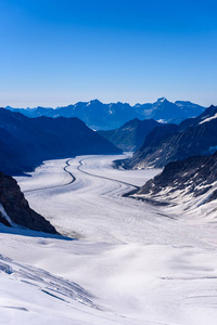 阿莱奇冰川的风景在瑞士的阿尔卑斯, 欧洲