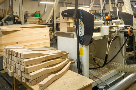 高炉,重工业,工程,炼钢装载机的家具厂车间维修车间的汽修人员工厂