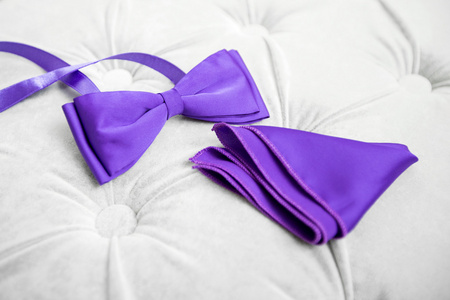 紫色领结