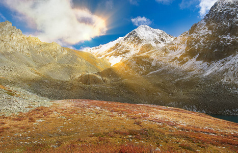 美丽的秋景，阿尔泰山俄罗斯