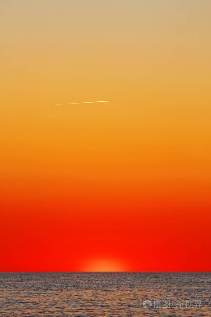 令人惊异的光线从夕阳红