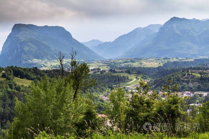 田园诗般的高山景观