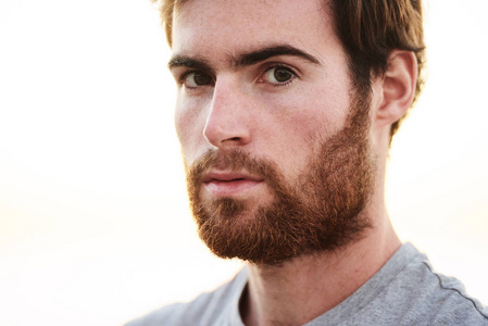 白胡子老爷爷图片