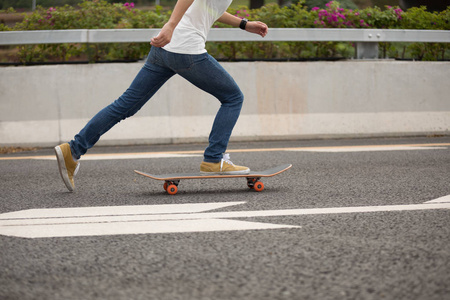 高速滑板 sakteboarding 的裁剪图像