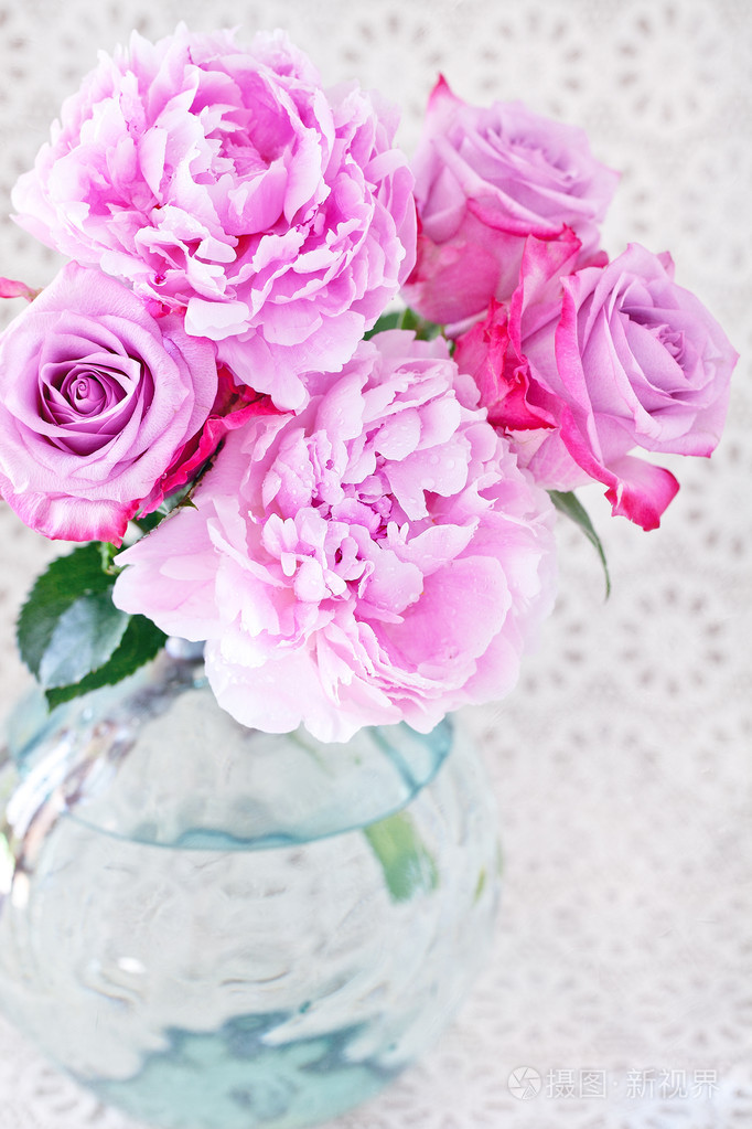 粉色牡丹与玫瑰