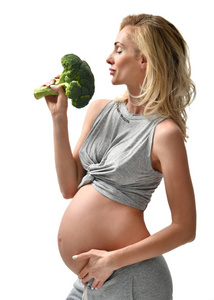 美丽的孕妇大肚皮抱着花椰菜怀孕孕产妇期望健康饮食