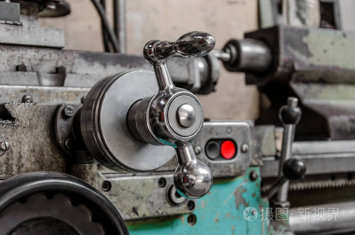 locksmit 车间老式车床的调节旋钮照片-正版商用图片0nlxn4-摄图新