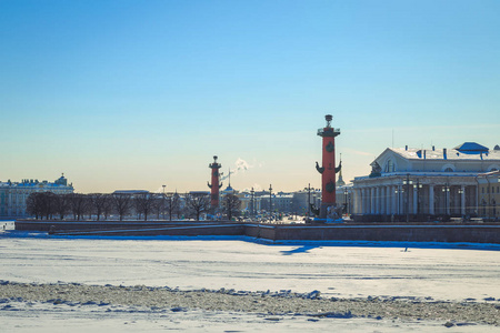 Vasilyevsky 岛的口水全景在圣彼得堡的冬天