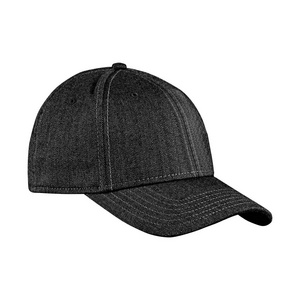 黑色的孤立的白色背景上的棒球帽