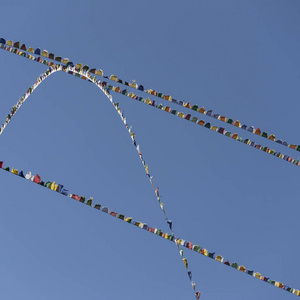 Taktsang 修道院, 帕罗, 帕罗区, 不丹帕罗山谷, 祈祷旗的低角度视图