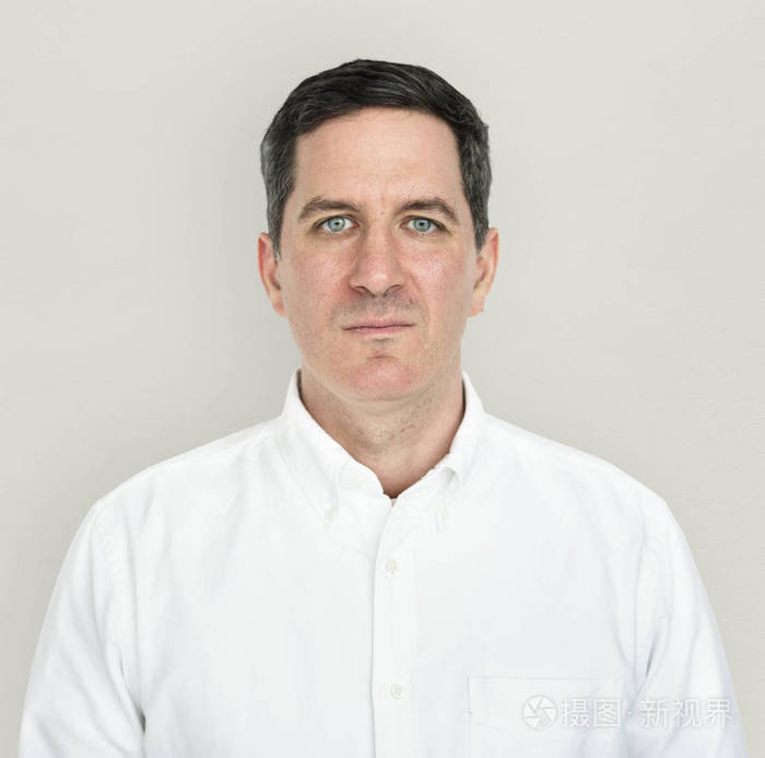 男子赤裸的胸膛