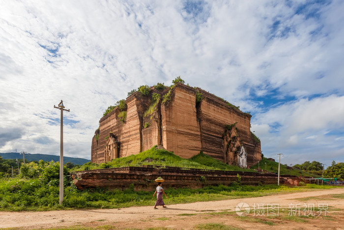 Mingun 帕亚寺，马被毁的 Mingun 宝塔未完成的塔