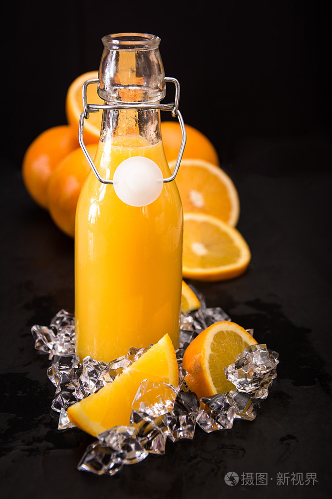 一瓶橙汁