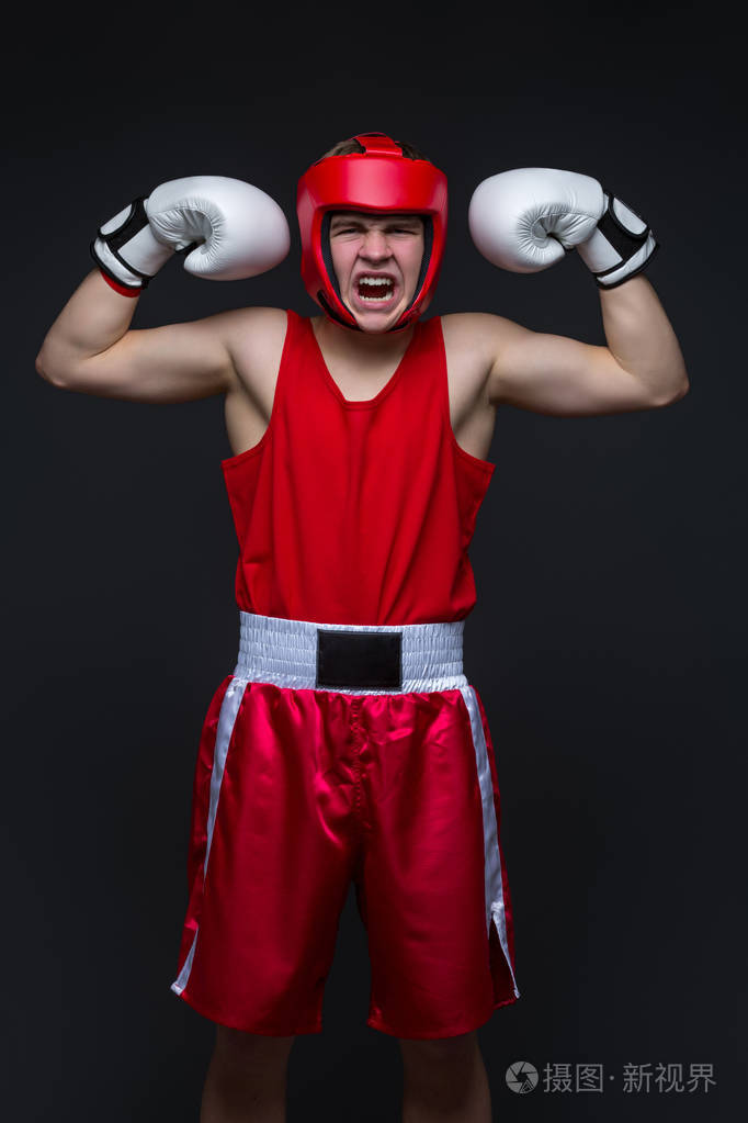 年轻的拳击手赢家