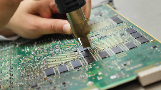 维修板主板上的 ic电动集成电路和 microship 在主板上的通信背景手绘