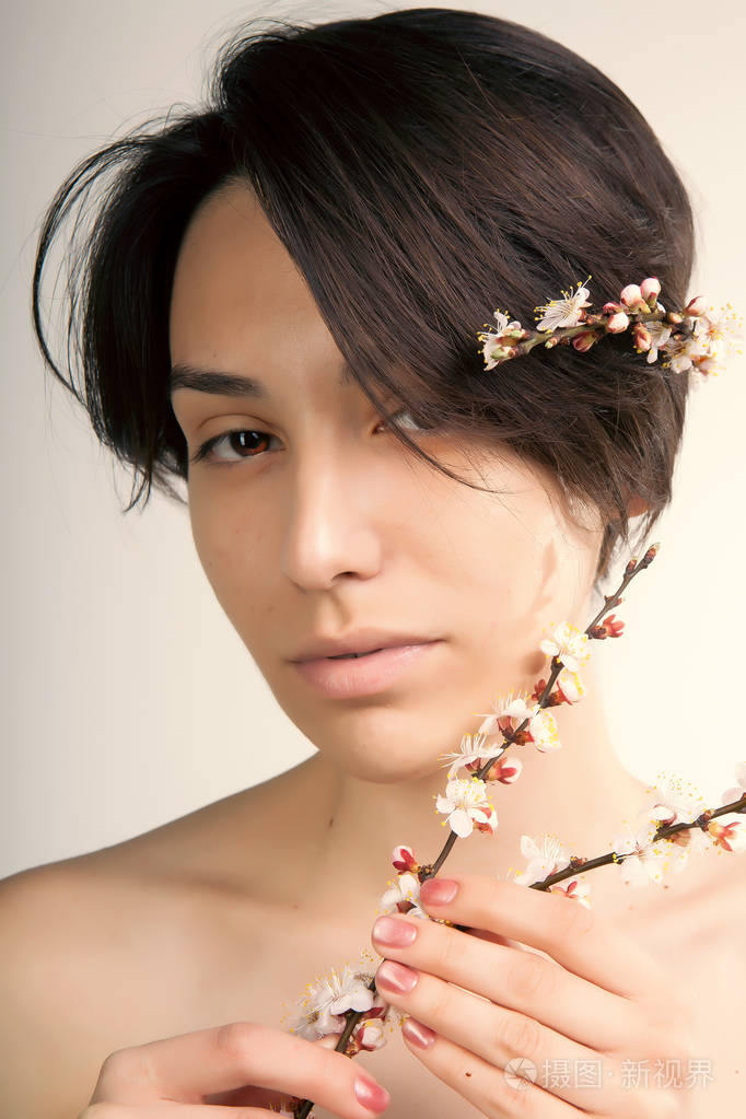 华丽的亚洲青年模特肖像