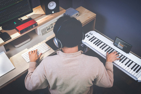 冰与火之歌 权力的游戏 作曲者的成名之路 界面新闻 文化