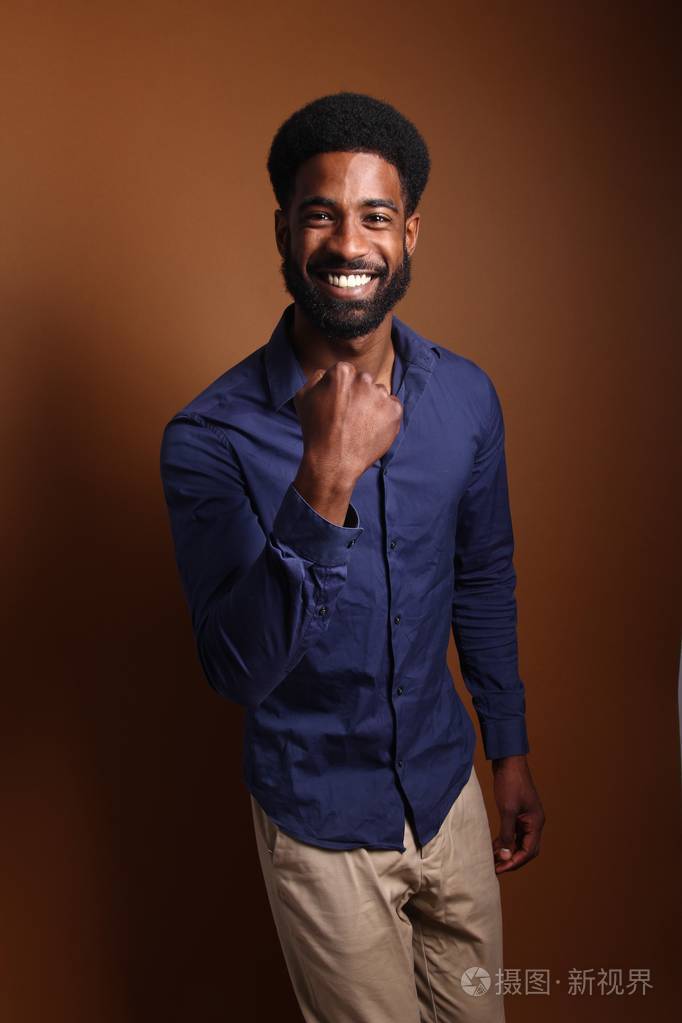 美丽快乐的非洲人照片-正版商用图片0nngeh-摄图新视界