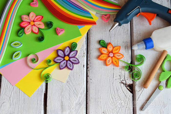 Quilling 技术 纸条 花 剪刀 元素 节日主题手工工艺品 生日 母亲节 3月8日 婚礼 制作装饰牌或贺卡 照片 正版商用图片0nnh5z 摄图新视界