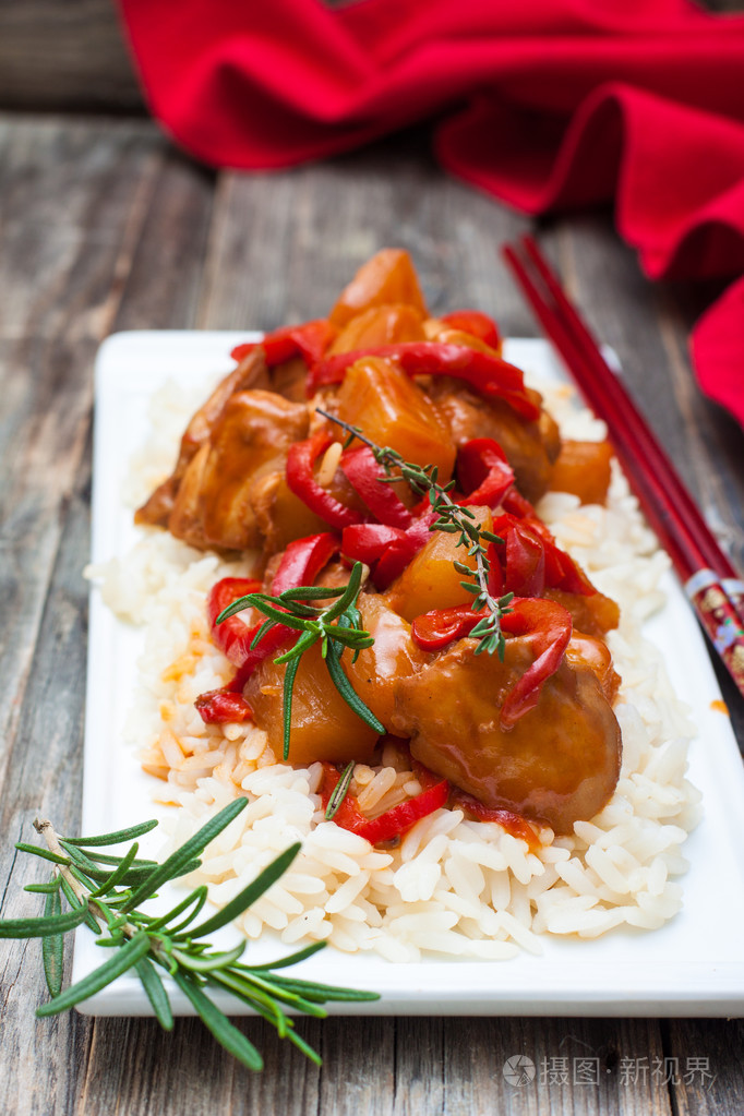 在糖醋菠萝鸡