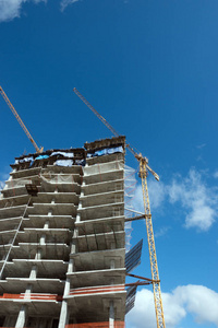 起重机在摩天大楼的建造