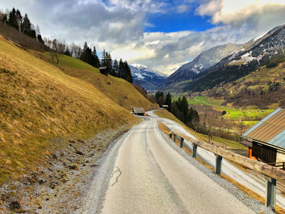 春天风景在坏 Hofgastein 和坏加施泰因之间, 奥地利