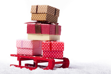 红色雪橇充分的礼品盒