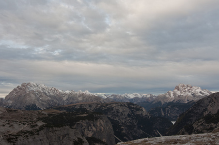 犯罪 di Lavaredo 或让我们梦想着 Zinnen