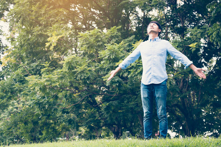 亚洲人快乐图片