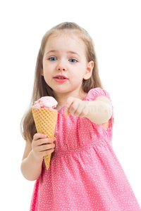 独处吃冰激凌的小女孩