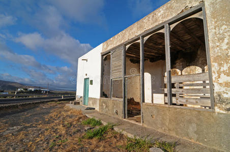 沙漠中的废弃建筑