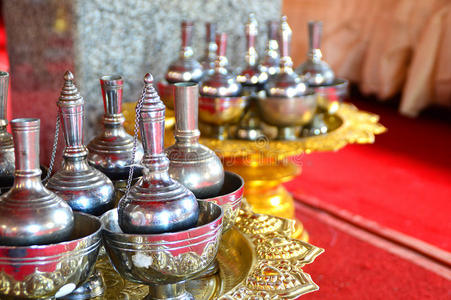 佛教徒的圣杯。为佛教祈祷